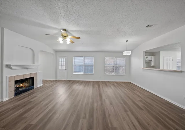 Photo 4 of Single family home for sale at 1024 Lake Trail Dr, Little Elm, TX 75068 | MLS# 21346743 | Listing updated on 2026-10-05