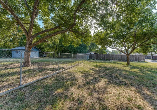 Photo 1 of Sale Pending at 6558 Garland Ave, Fort Worth, TX 76116 | MLS# 21360386 | Listing updated on 2026-09-30