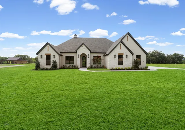 Photo 3 of Single family home for sale at 509 Acorn Trl, Granbury, TX 76049 | MLS# 21352406 | Listing updated on 2026-09-03