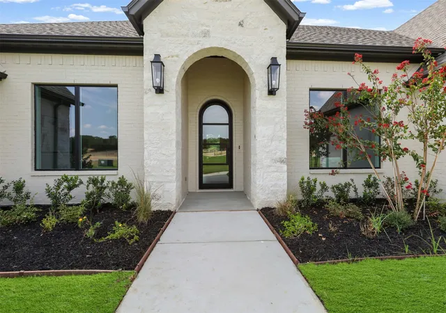 Photo 4 of Single family home for sale at 509 Acorn Trl, Granbury, TX 76049 | MLS# 21352406 | Listing updated on 2026-09-03