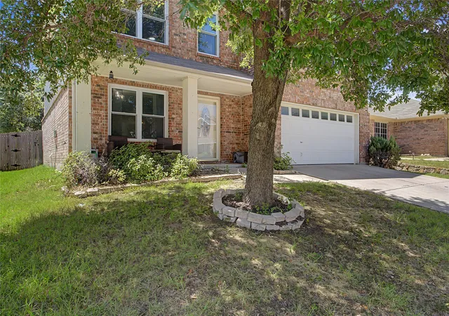 Photo 2 of Sale Pending at 9941 Sparrow Hawk Ln, Fort Worth, TX 76108 | MLS# 21360532 | Listing updated on 2026-08-31