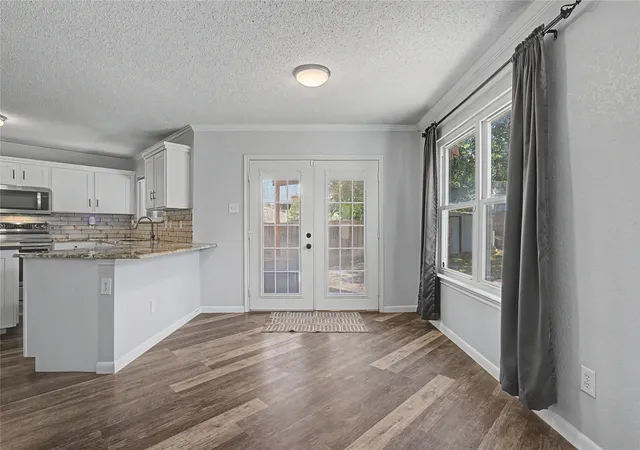 Photo 3 of Sale Pending at 9941 Sparrow Hawk Ln, Fort Worth, TX 76108 | MLS# 21360532 | Listing updated on 2026-08-31