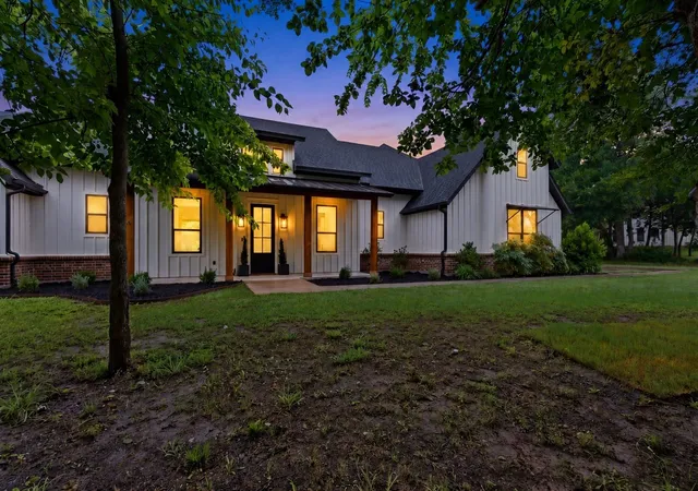 Photo 1 of Single family home for sale at 205 Deer Glade Ct, Azle, TX 76020 | MLS# 21362137 | Listing updated on 2026-08-18
