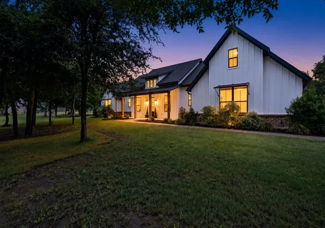 Photo 2 of Single family home for sale at 205 Deer Glade Ct, Azle, TX 76020 | MLS# 21362137 | Listing updated on 2026-08-18