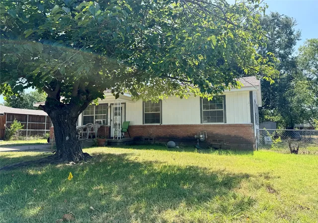 Photo 2 of Sale Pending at 1313 S Rockwall Ave, Terrell, TX 75160 | MLS# 21362128 | Listing updated on 2026-10-02