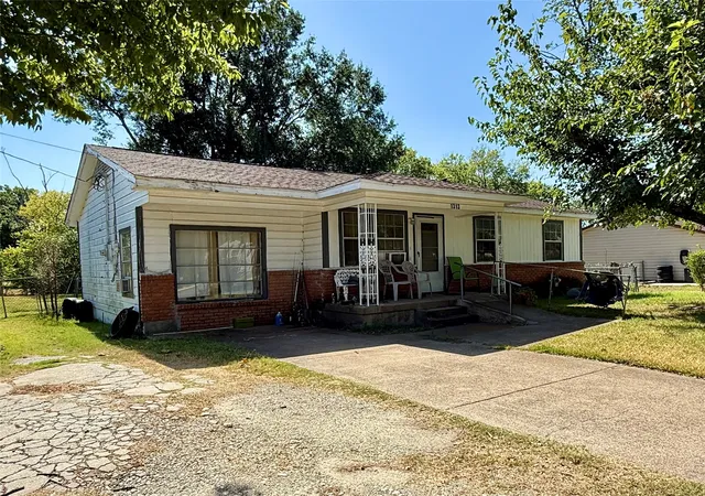 Photo 3 of Sale Pending at 1313 S Rockwall Ave, Terrell, TX 75160 | MLS# 21362128 | Listing updated on 2026-10-02