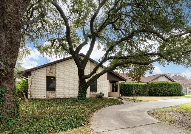 Photo 3 of Single family home for sale at 4345 Willow Way Rd, Fort Worth, TX 76133 | MLS# 21362057 | Listing updated on 2026-08-18