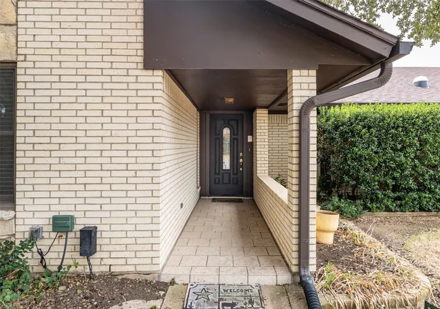 Photo 3 of Single family home for sale at 4345 Willow Way Rd, Fort Worth, TX 76133 | MLS# 21362057 | Listing updated on 2026-08-18