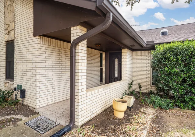 Photo 4 of Single family home for sale at 4345 Willow Way Rd, Fort Worth, TX 76133 | MLS# 21362057 | Listing updated on 2026-08-18