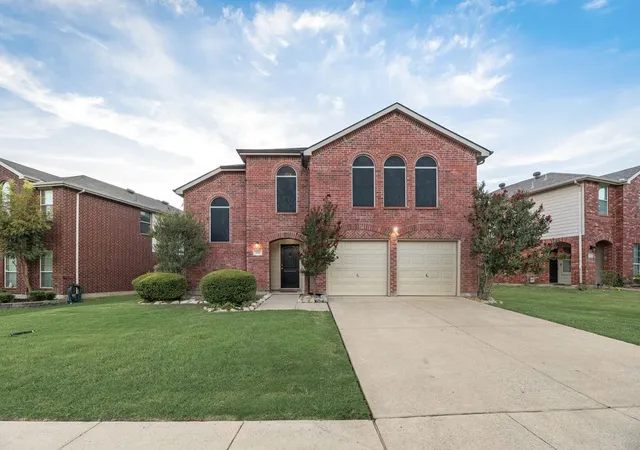 Photo 3 of Single family home for sale at 512 Appaloosa Dr, Forney, TX 75126 | MLS# 21361743 | Listing updated on 2026-08-25