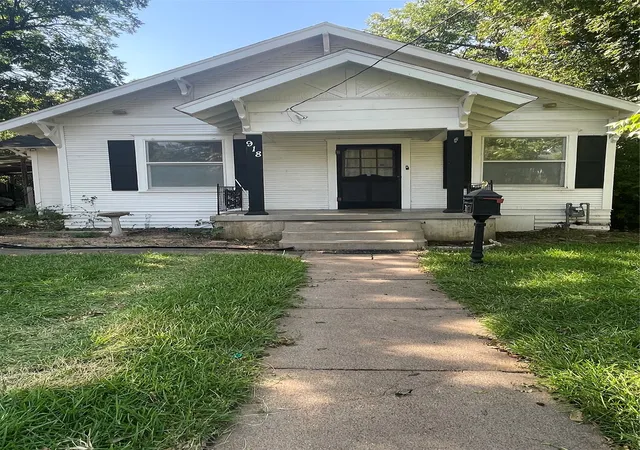 Photo 1 of Single family home for sale at 918 E Franklin St, Hillsboro, TX 76645 | MLS# 21362237 | Listing updated on 2026-08-21