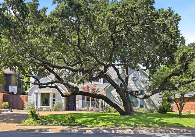 Photo 3 of Single family home for sale at 8814 Sanshire Ave, Dallas, TX 75231 | MLS# 21362229 | Listing updated on 2026-08-18