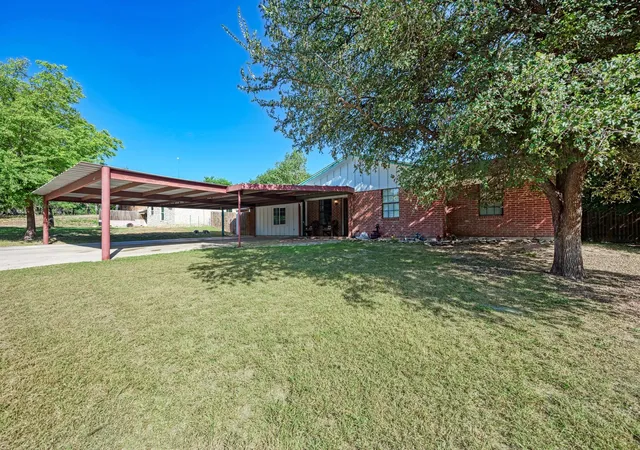 Photo 3 of Single family home for sale at 1407 W Avenue C, Lampasas, TX 76550 | MLS# 21359120 | Listing updated on 2026-08-18