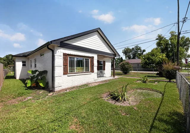 Photo 3 of Single family home for sale at 6202 Kashmere St, Houston, TX 77026 | MLS# 21362190 | Listing updated on 2026-08-31