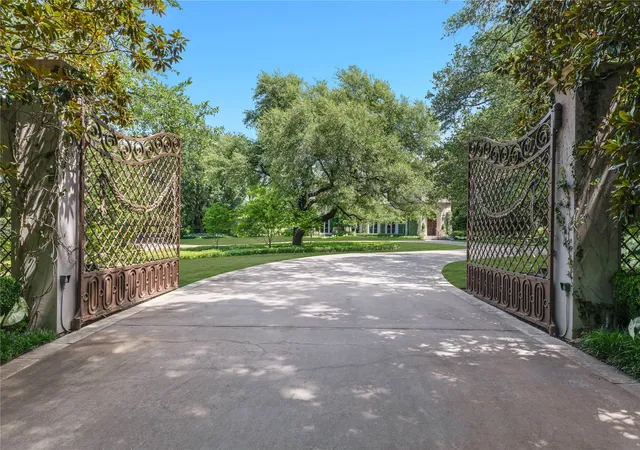 Photo 1 of Single family home for sale at 5205 Park Ln, Dallas, TX 75220 | MLS# 21361620 | Listing updated on 2026-08-18