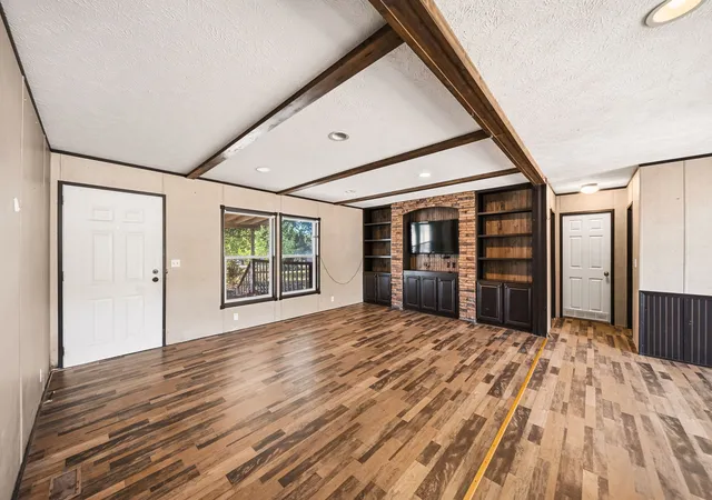 Photo 3 of Sale Pending at 247 Chapel Hill Ln, Waxahachie, TX 75165 | MLS# 21362293 | Listing updated on 2026-09-26