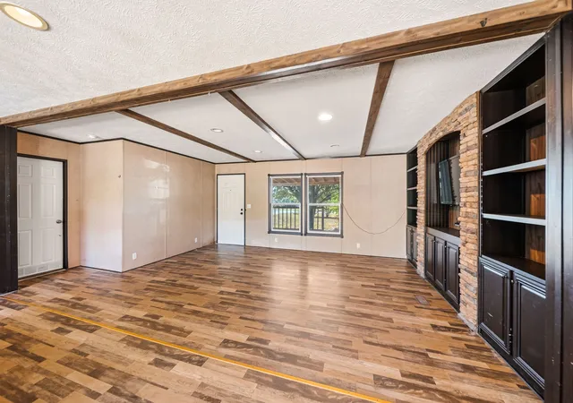 Photo 4 of Sale Pending at 247 Chapel Hill Ln, Waxahachie, TX 75165 | MLS# 21362293 | Listing updated on 2026-09-26