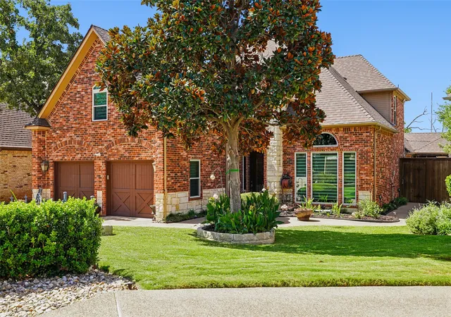 Photo 2 of Single family home for sale at 14 Jamie Ct, Trophy Club, TX 76262 | MLS# 21359865 | Listing updated on 2026-08-21