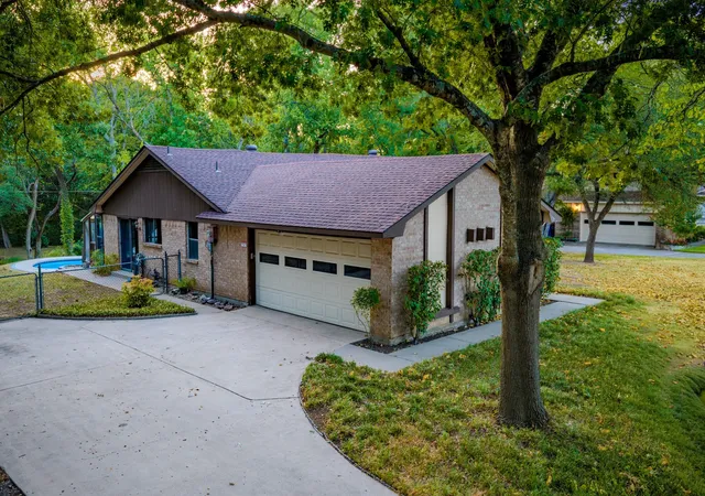 Photo 1 of Single family home for sale at 305 Shadowwood Trl, Red Oak, TX 75154 | MLS# 21362172 | Listing updated on 2026-08-18