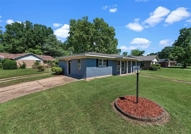 Photo 3 of Single family home for sale at 9034 Avalon Dr, Shreveport, LA 71118 | MLS# 21362326 | Listing updated on 2026-08-20