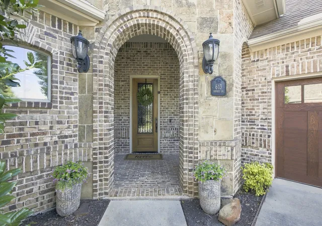 Photo 2 of Single family home for sale at 613 Sophie Ln, Colleyville, TX 76034 | MLS# 21360901 | Listing updated on 2026-08-18
