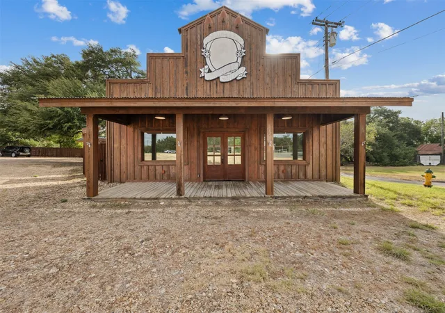 Photo 1 of Single family home for sale at 6401 Rock Creek Rd, Waco, TX 76708 | MLS# 21361610 | Listing updated on 2026-09-21
