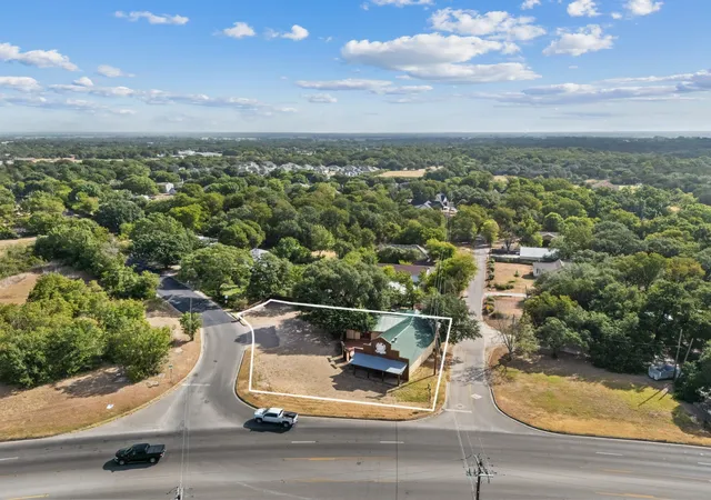 Photo 2 of Single family home for sale at 6401 Rock Creek Rd, Waco, TX 76708 | MLS# 21361610 | Listing updated on 2026-09-21