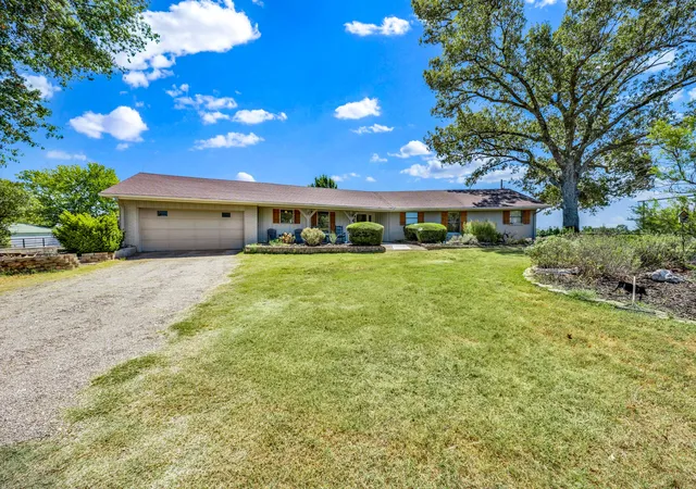 Photo 1 of Single family home for sale at 8727 S Fm 69, Como, TX 75431 | MLS# 21344013 | Listing updated on 2026-10-02