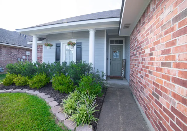 Photo 2 of Sale Pending at 5300 Lantana Ln, Bossier City, LA 71112 | MLS# 21361400 | Listing updated on 2026-08-23