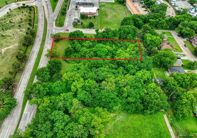 Photo 3 of Sale Pending at 225 E Laureland Rd, Dallas, TX 75241 | MLS# 21362433 | Listing updated on 2026-08-17
