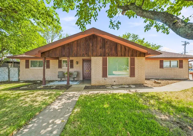 Photo 1 of Single family home for sale at 409 N Charlotte, Stephenville, TX 76401 | MLS# 21360531 | Listing updated on 2026-09-18