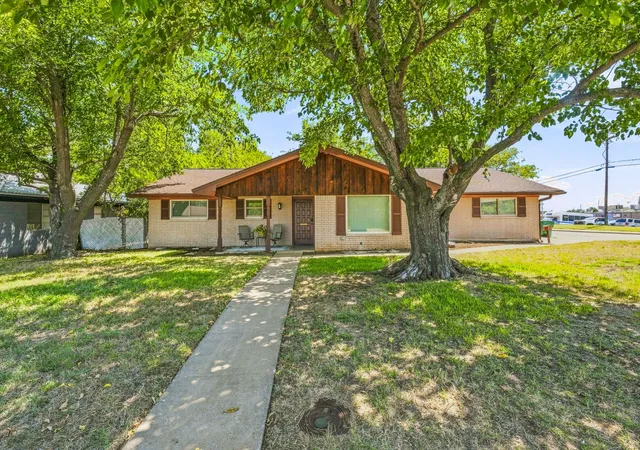 Photo 2 of Single family home for sale at 409 N Charlotte, Stephenville, TX 76401 | MLS# 21360531 | Listing updated on 2026-09-18