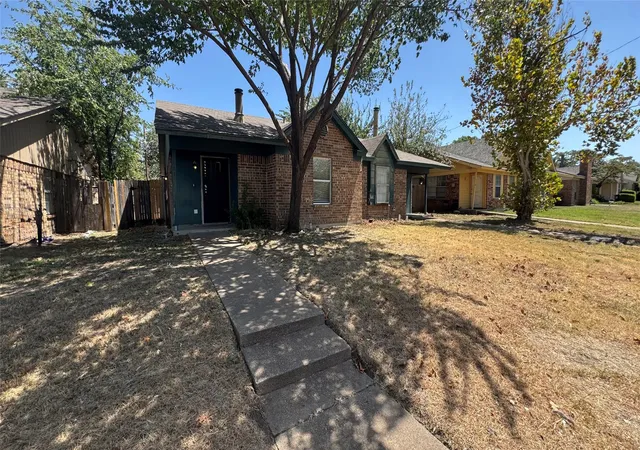 Photo 3 of Multi family home for sale at 7483 Tiffany Meadows Ln, Fort Worth, TX 76140 | MLS# 21361396 | Listing updated on 2026-10-02