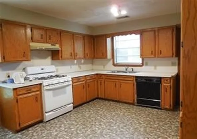 Photo 3 of Single family home for sale at 109 Willow St, Springhill, LA 71075 | MLS# 21362480 | Listing updated on 2026-08-18