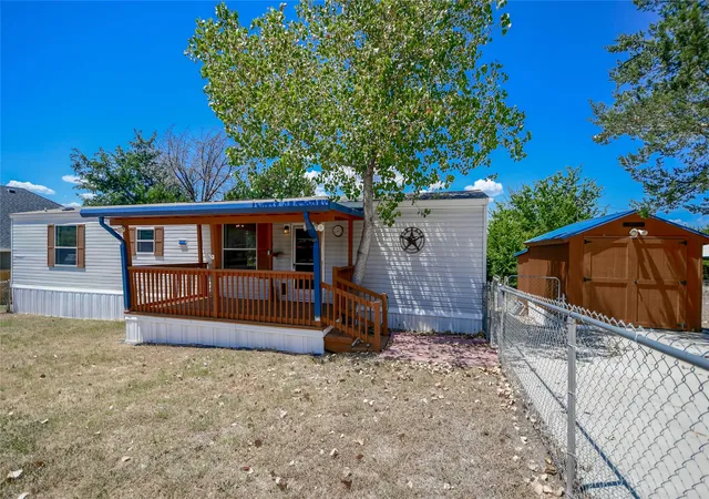 Photo 4 of Manufactured home for sale at 912 Pease River Dr, Granbury, TX 76048 | MLS# 21358233 | Listing updated on 2026-08-23