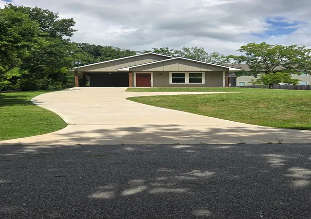 Photo 1 of Single family home for sale at 1210 S Travis Ave, Denison, TX 75021 | MLS# 21362488 | Listing updated on 2026-08-18