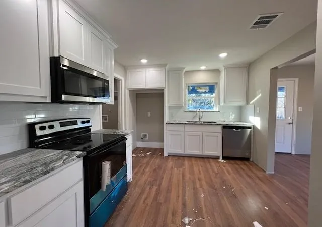 Photo 2 of Single family home for sale at 1210 S Travis Ave, Denison, TX 75021 | MLS# 21362488 | Listing updated on 2026-08-18