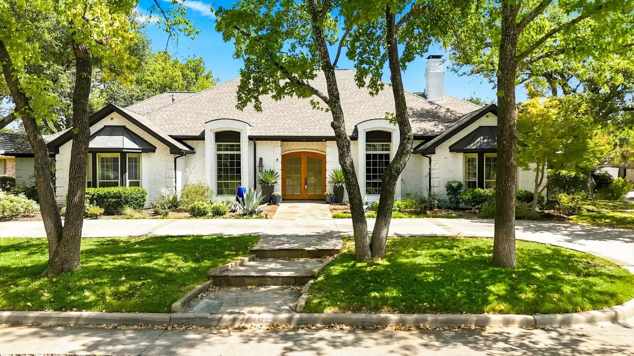 Photo 1 of Single family home for sale at 5702 Clb Oaks Dr, Dallas, TX 75248 | MLS# 21361833 | Listing updated on 2026-10-25