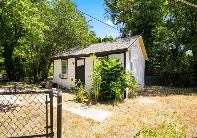 Photo 1 of Single family home for sale at 2000 Parrish St, Waco, TX 76705 | MLS# 21357222 | Listing updated on 2026-08-18