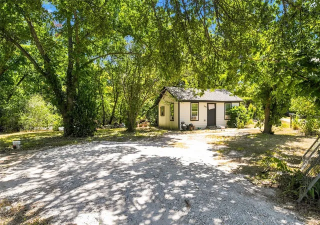 Photo 2 of Single family home for sale at 2000 Parrish St, Waco, TX 76705 | MLS# 21357222 | Listing updated on 2026-08-18