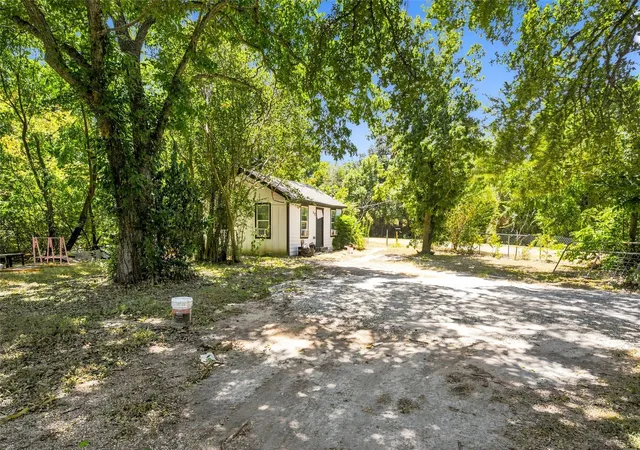 Photo 3 of Single family home for sale at 2000 Parrish St, Waco, TX 76705 | MLS# 21357222 | Listing updated on 2026-08-18