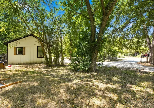 Photo 3 of Single family home for sale at 2000 Parrish St, Waco, TX 76705 | MLS# 21357222 | Listing updated on 2026-08-18