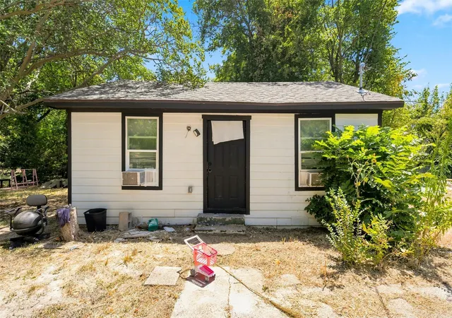 Photo 4 of Single family home for sale at 2000 Parrish St, Waco, TX 76705 | MLS# 21357222 | Listing updated on 2026-08-18