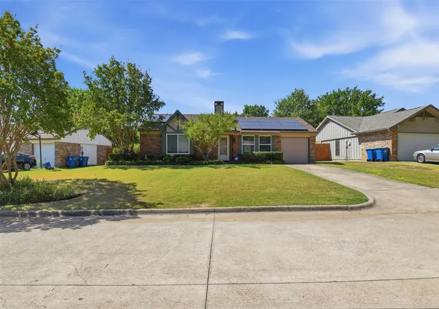 Photo 2 of Single family home for sale at 150 Brockway Dr, Rockwall, TX 75032 | MLS# 21355282 | Listing updated on 2026-09-29