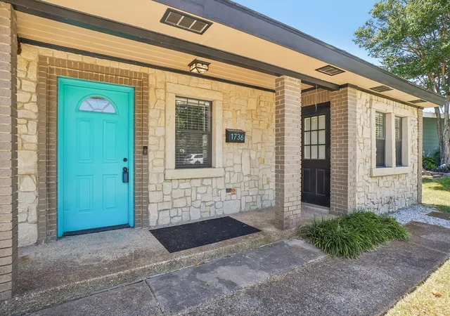 Photo 2 of Single family home for sale at 1736 Crestridge Dr, Garland, TX 75042 | MLS# 21359763 | Listing updated on 2026-09-05