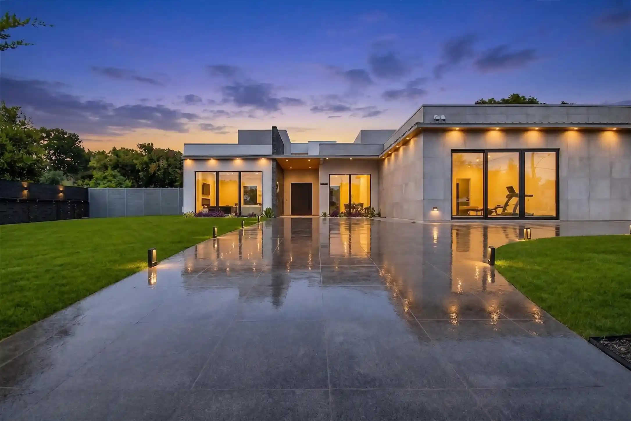 Photo 1 of Mansion for sale at 10230 Marsh Ln, Dallas, TX 75229 | MLS# 21362340 | Listing updated on 2026-10-28