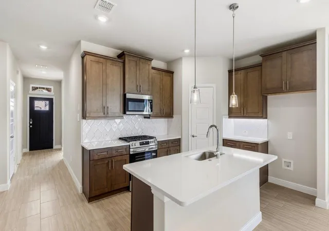 Photo 2 of Single family home for sale at 17125 Manzanilla Dr, Justin, TX 76247 | MLS# 21360459 | Listing updated on 2026-10-02