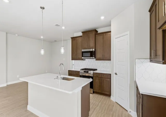 Photo 3 of Single family home for sale at 17125 Manzanilla Dr, Justin, TX 76247 | MLS# 21360459 | Listing updated on 2026-10-02