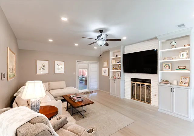 Photo 3 of Single family home for sale at 703 Willow Brook Dr, Allen, TX 75002 | MLS# 21361182 | Listing updated on 2026-10-08