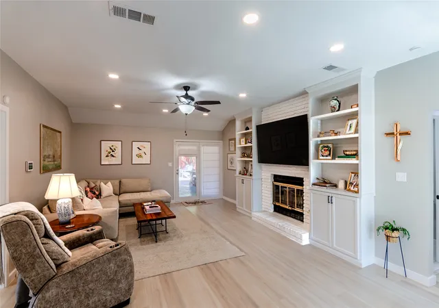 Photo 3 of Single family home for sale at 703 Willow Brook Dr, Allen, TX 75002 | MLS# 21361182 | Listing updated on 2026-10-08